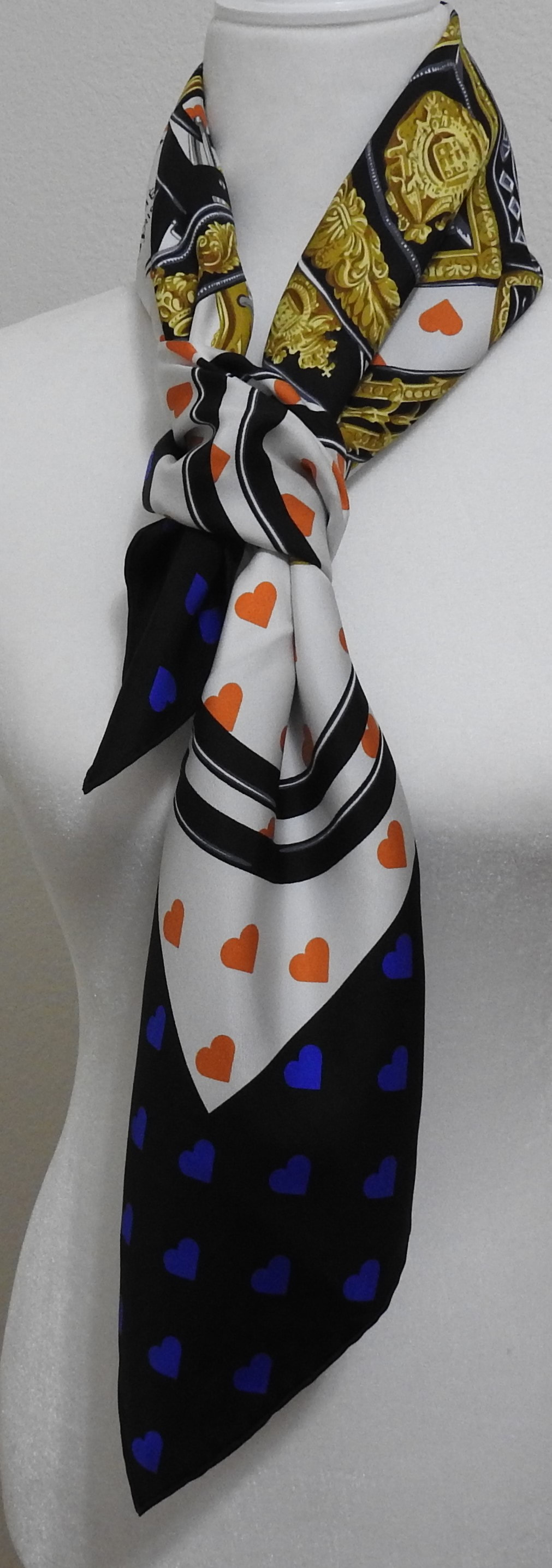 Picture of Hermes 90cm silk scarf Brides de Gala Love, knotted in an ascot fashion