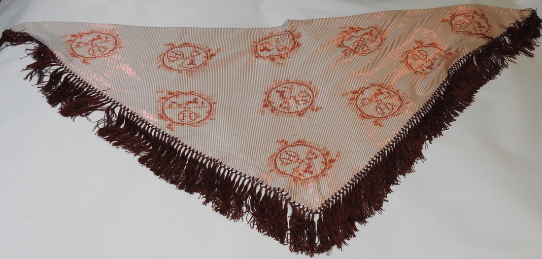 Picture of Hermes maxi pointu Ex Libris Pointe Nomade, a fringed giant triangle scarf