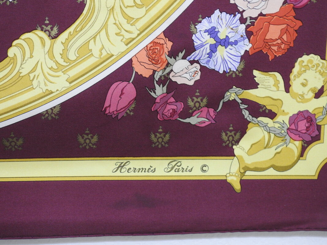 Close up picture of the Hermes brand and copyright symbol appearing in a used Hermes scarf Roue Arriere du Carrosse Imperial de la Cour de Vienne