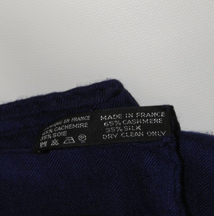 Picture of the caretag attached to Geometrie Cretoise, a blue 140cm Hermes silk and cashmere shawl